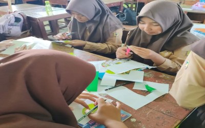 Proses pembuatan pojok baca untuk Giat Literasi